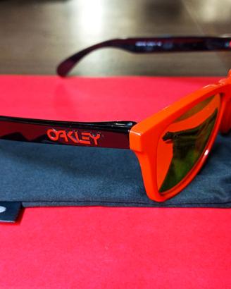 Occhiali da sole Oakley Frogskins 9013-34 Polarizz