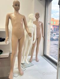 Manichini per negozio abbigliamento bambino