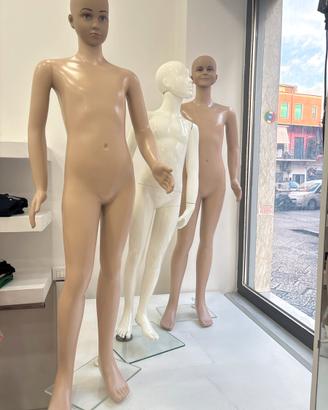 Manichini per negozio abbigliamento bambino