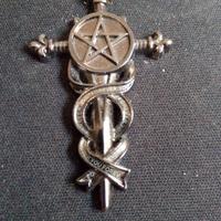 Collana Con Ciondolo a Forma di Pugnale Con Pentac