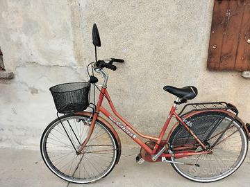 bicicletta con cestino 