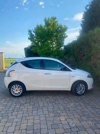 Lancia Ypsilon 1.2 69cv