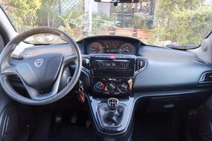 Automobile Lancia Y