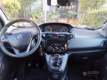 Automobile Lancia Y