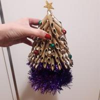 Piccolo albero di Natale fatto a mano in pasta
