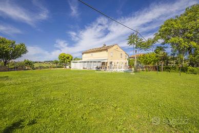 Casale con terreno di 7300 mq edificabile per N. 3