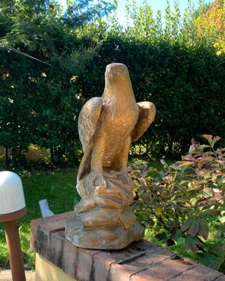 Aquila da giardino in pietra