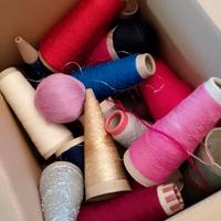 Bobine e gomitoli di lana 