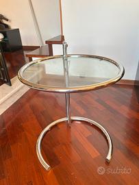 Replica tavolino Eilen Grey in vetro e cromo
