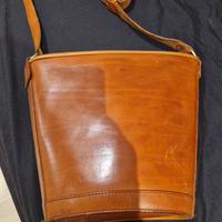  borsa interamente in cuoio artigianale 