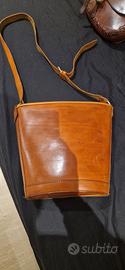  borsa interamente in cuoio artigianale 