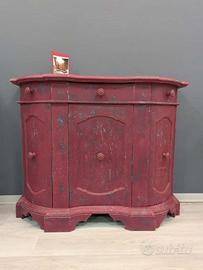 Piccola credenza restaurato