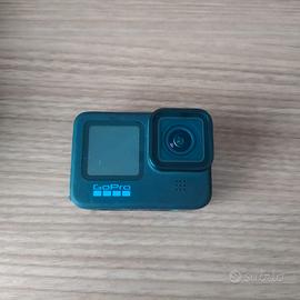 GoPro Hero 10 Black con astuccio e batteria