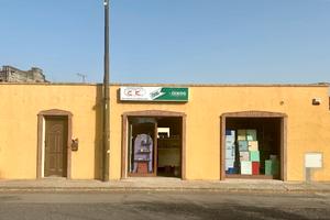 Locale commerciale con cortile privato