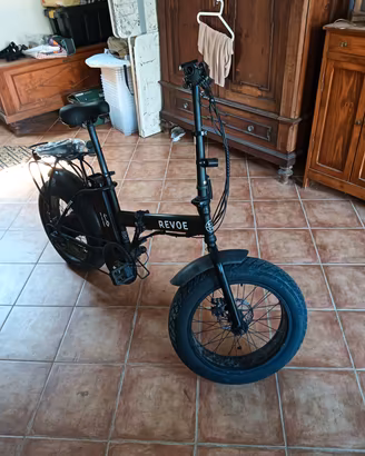 MTB fat elettrica pieghevole Revoe