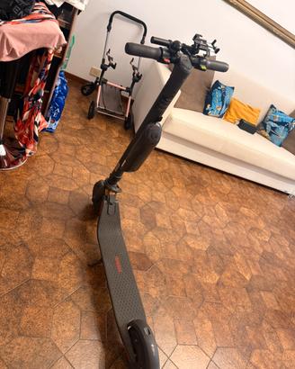 Monopattino segway ninebot kickscooter e25a