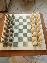 scacchiera onice con relative pedine
