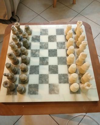 scacchiera onice con relative pedine