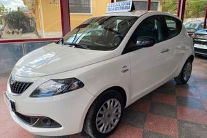 Lancia Ypsilon 1.0 Hybrid Silver