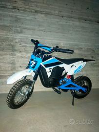 Moto elettrica giocattolo