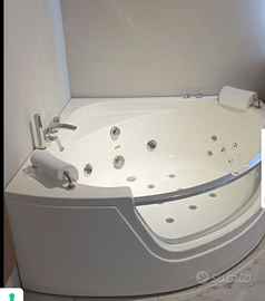 Vasca idromassaggio angolare