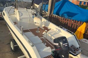 Walkaround 20 piedi cabinato con motore e carrello