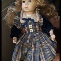 Bambola di porcellana da collezione