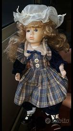 Bambola di porcellana da collezione