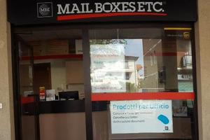 Carugate: rileva un Centro Mail Boxes Etc