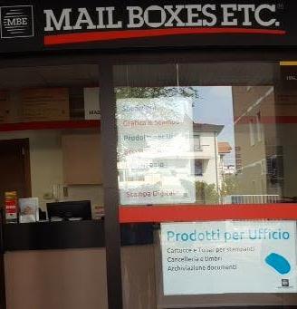 Carugate: rileva un Centro Mail Boxes Etc