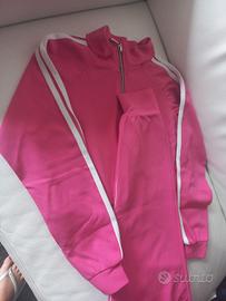 Tuta sportiva fucsia e bianca completa con strisce