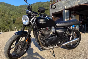 TRIUMPH STREET TWIN NERO OPACO