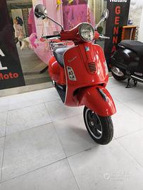 Piaggio Vespa 300 GTS ROSSO