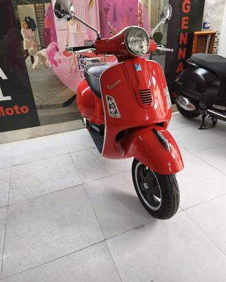 Piaggio Vespa 300 GTS ROSSO