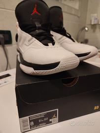 Sneakers Jordan Stay Loyal 3 N 41