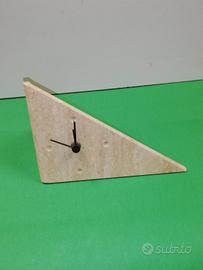 orologio in travertino lucidato 