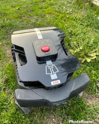 Robot tagliaerba