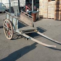 Carretto in legno antico