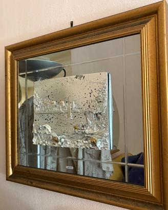 Specchi decorativi con cornice dorata