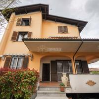 Ampia villa indipendente con giardino