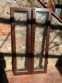 Finestre in legno con vetro