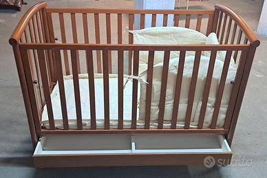 Lettino bimbi con paracolpi.