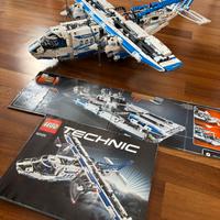 Aereo da carico LEGO Technic 42025