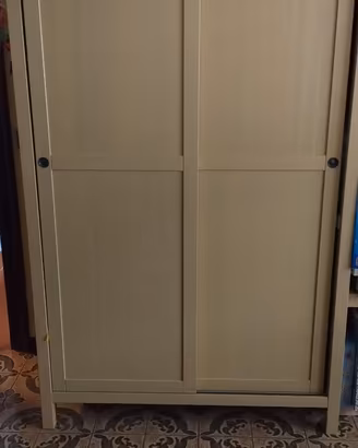 Armadio Hemnes Ikea giallo