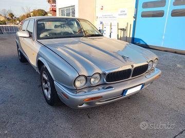 Ricambi usati Jaguar XJ8 4.0 benzina del 2000
