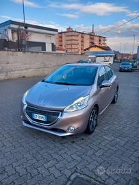 Peugeot 208 1.4 HDi 68 CV 5 porte Allure