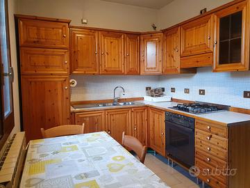 CUCINA COMPLETA in VERO LEGNO di  CILIEGIO