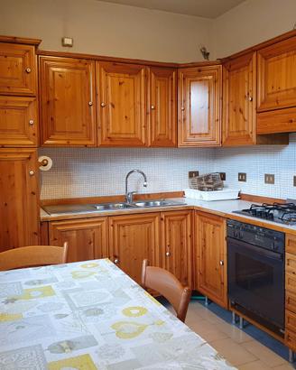CUCINA COMPLETA in VERO LEGNO di  CILIEGIO