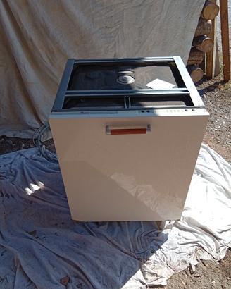  lavastoviglie Whirlpool 