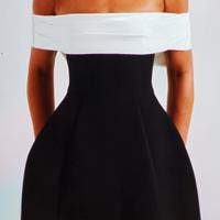 Abito corto nero con fascia bianca